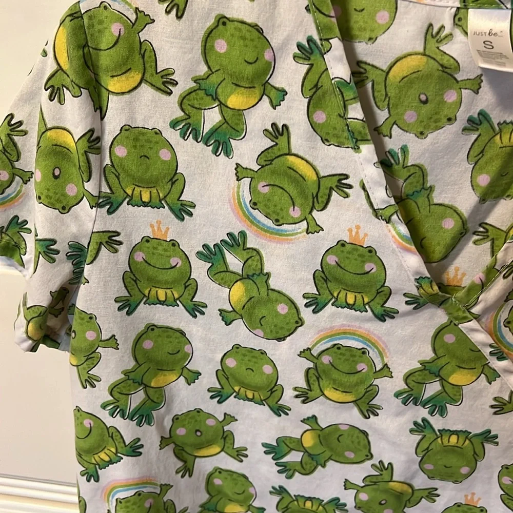 Frog scrub top! - Picture 5 of 8